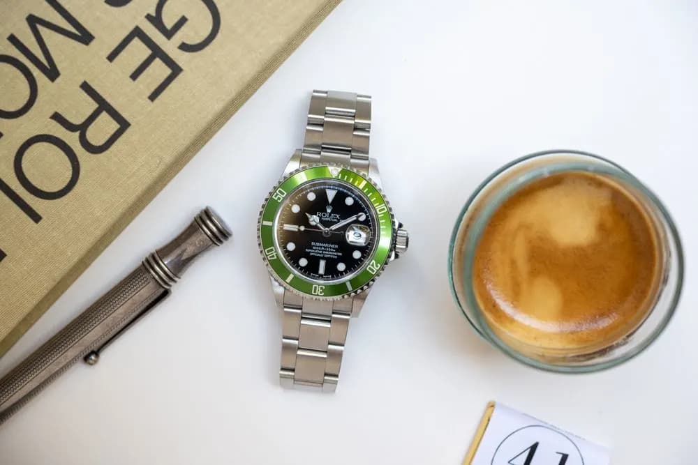 La Rolex Submariner Kermit  : à la découverte de la 16610LV et de ses variations