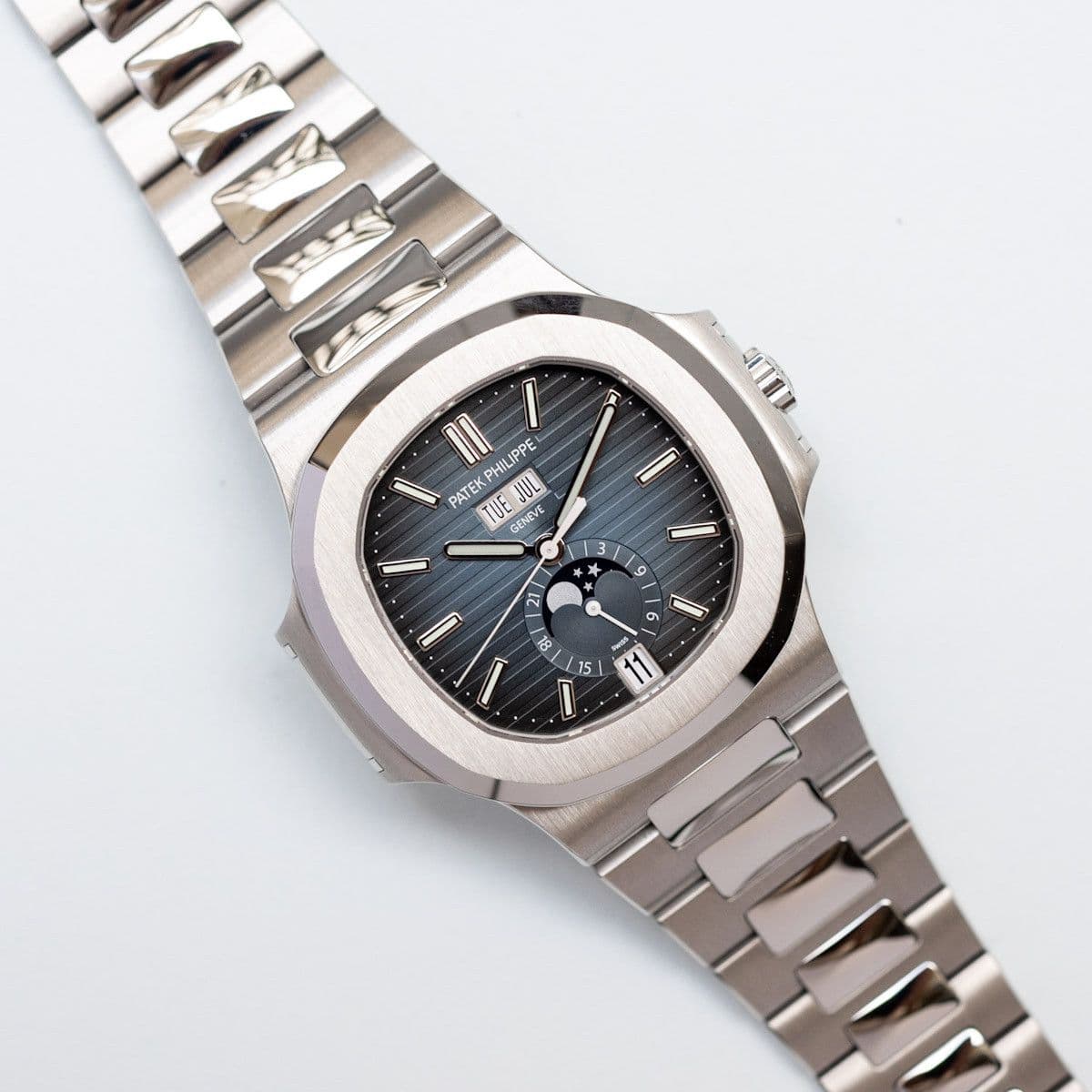 Revue de la Patek Philippe Nautilus 5726 Quantième Annuel Phase de Lune